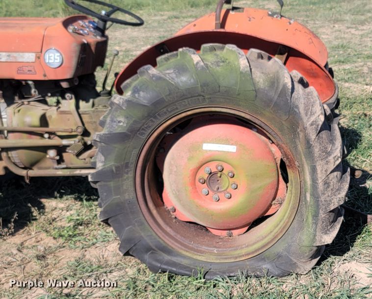 image for item LM9766 1970 Massey Ferguson 135  tractor