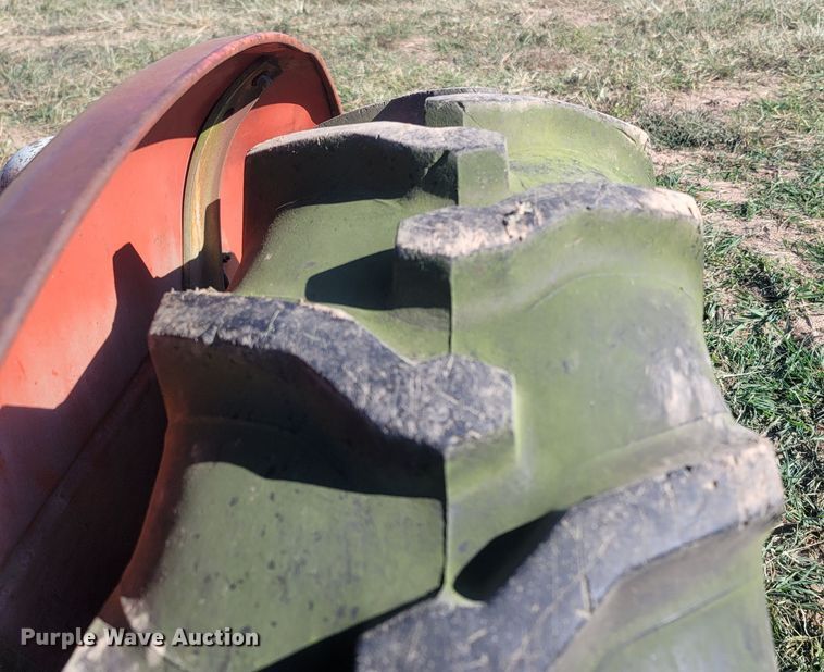 image for item LM9766 1970 Massey Ferguson 135  tractor