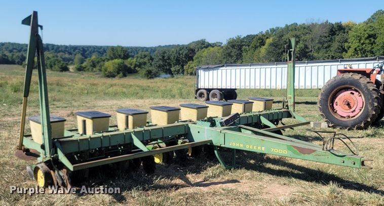 image for item LM9786 John Deere 7000  no-till planter