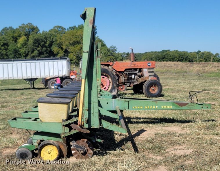 image for item LM9786 John Deere 7000  no-till planter