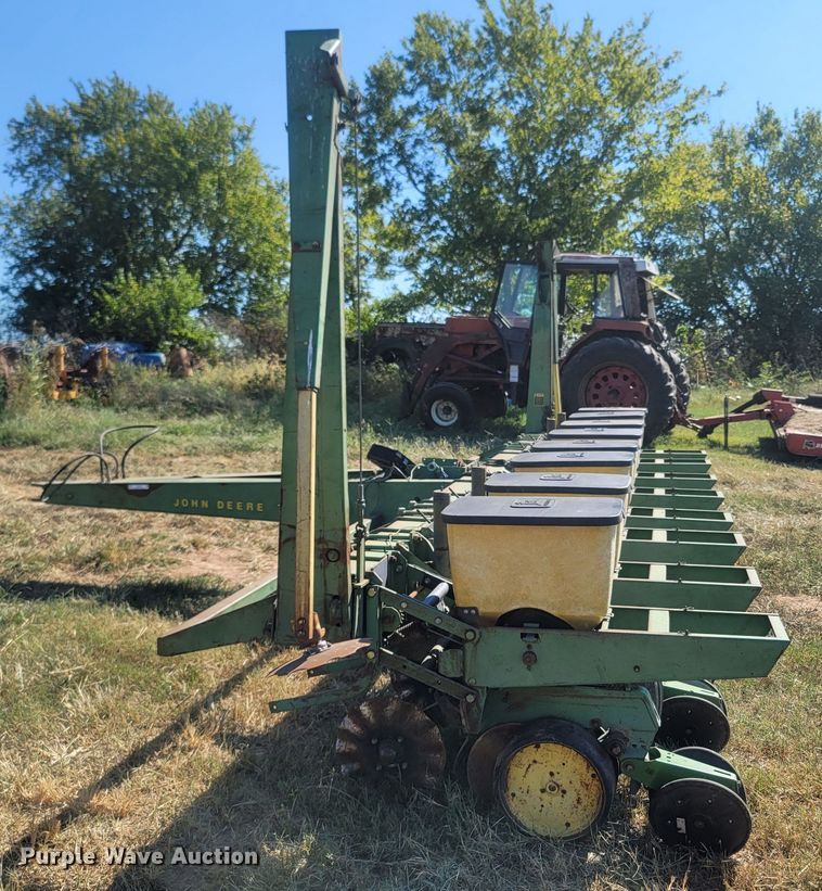 image for item LM9786 John Deere 7000  no-till planter