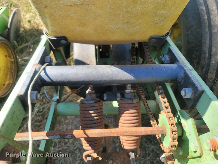 image for item LM9786 John Deere 7000  no-till planter