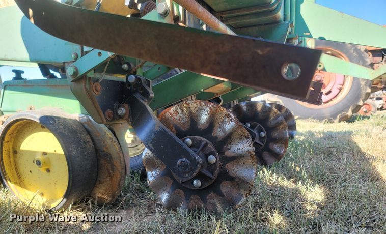 image for item LM9786 John Deere 7000  no-till planter