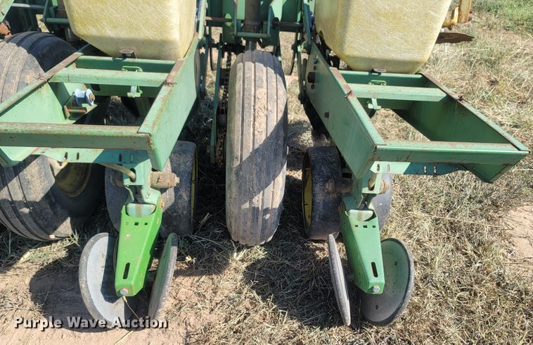 image for item LM9786 John Deere 7000  no-till planter