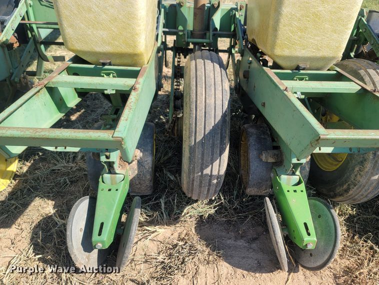 image for item LM9786 John Deere 7000  no-till planter