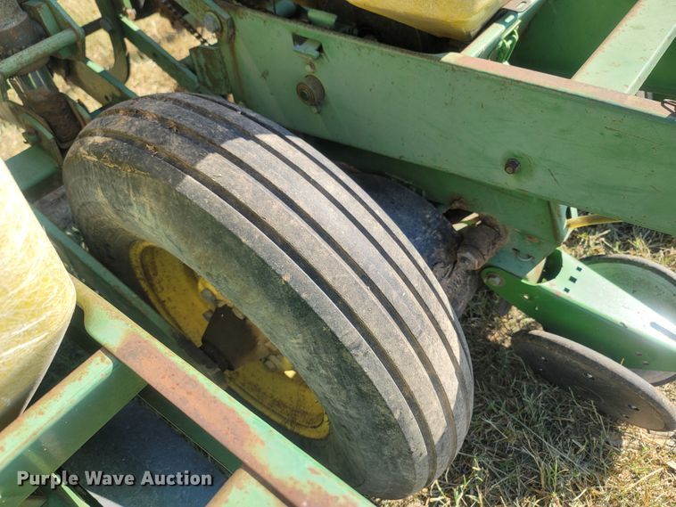 image for item LM9786 John Deere 7000  no-till planter