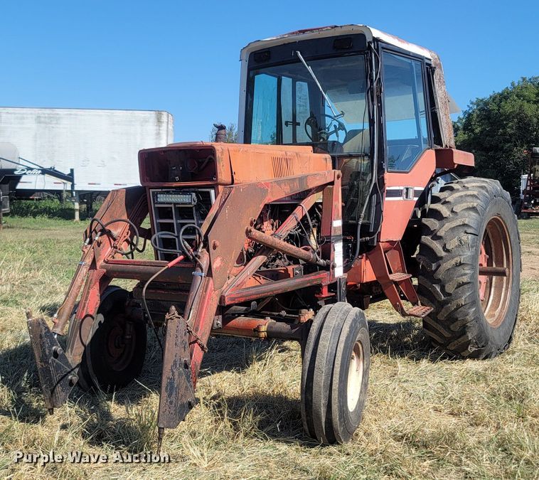 image for item LN9540 International 986  tractor
