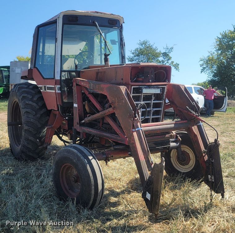 image for item LN9540 International 986  tractor
