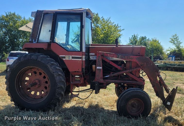 image for item LN9540 International 986  tractor
