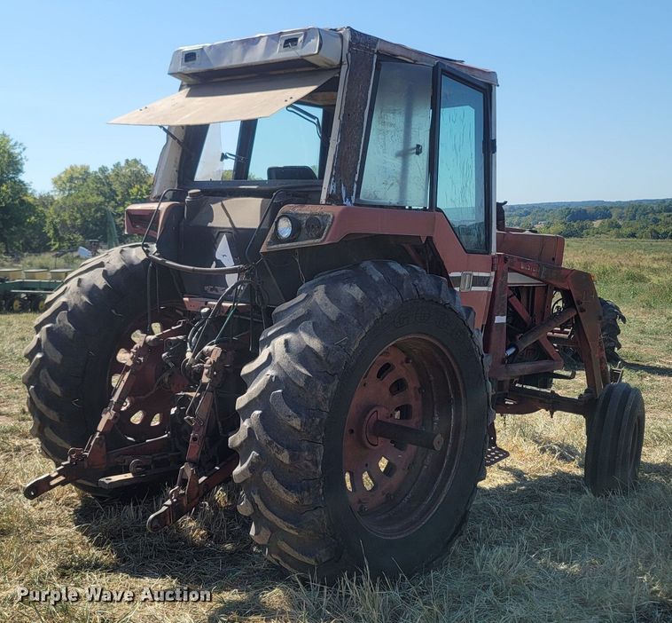 image for item LN9540 International 986  tractor