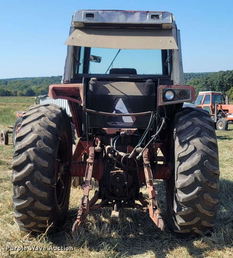 image for item LN9540 International 986  tractor