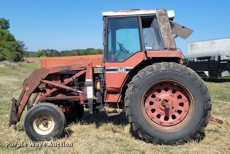 image for item LN9540 International 986  tractor