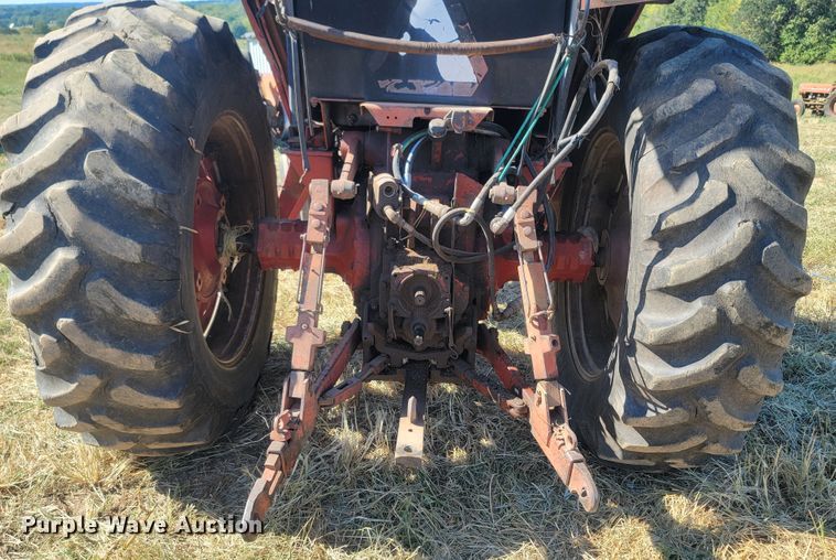 image for item LN9540 International 986  tractor