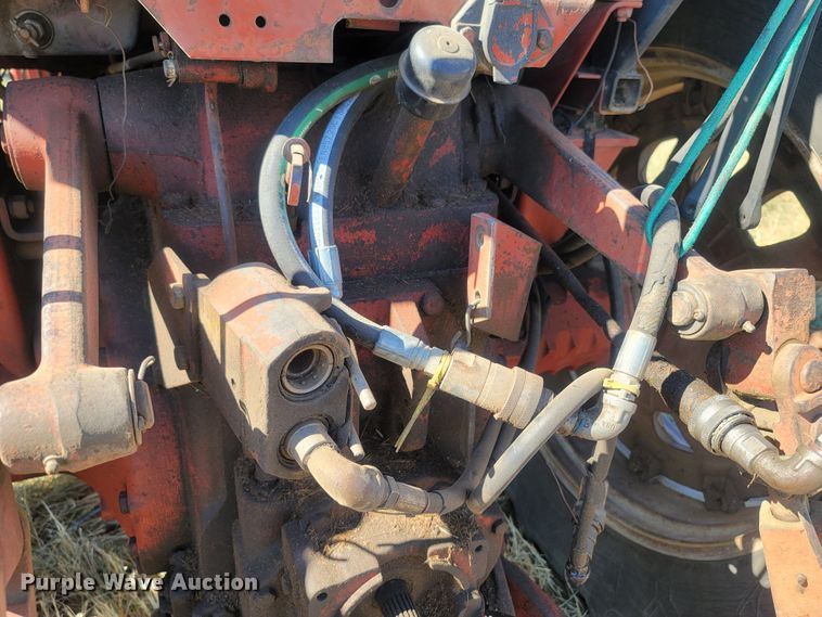 image for item LN9540 International 986  tractor