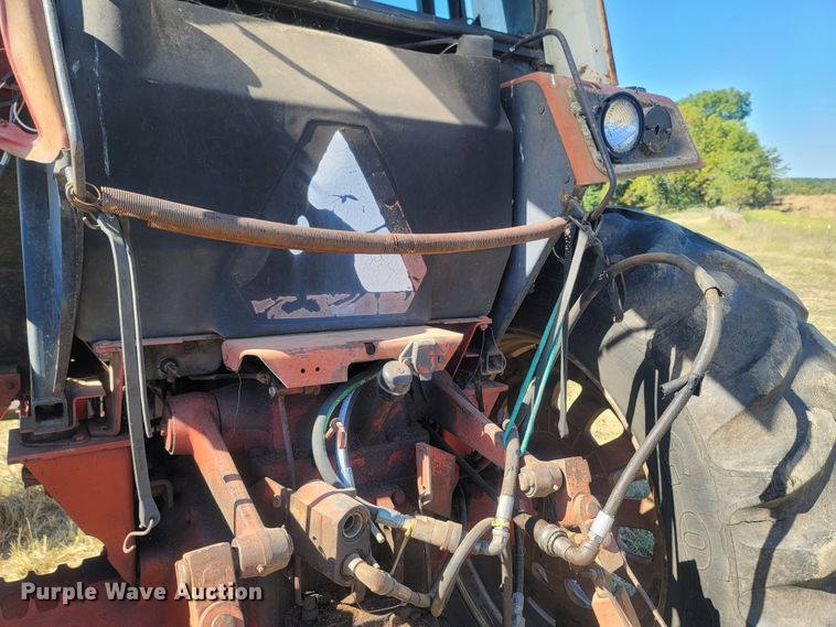 image for item LN9540 International 986  tractor