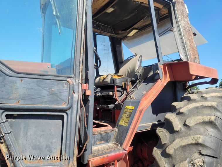 image for item LN9540 International 986  tractor