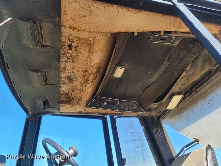 image for item LN9540 International 986  tractor