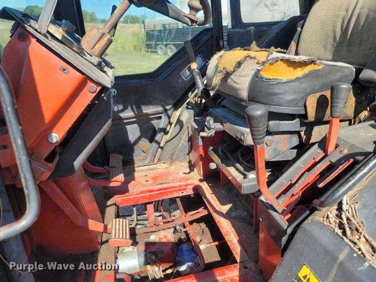 image for item LN9540 International 986  tractor