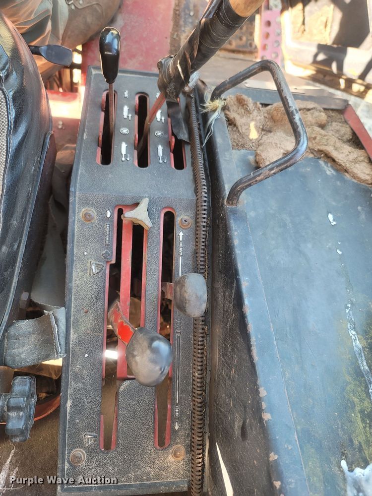 image for item LN9540 International 986  tractor