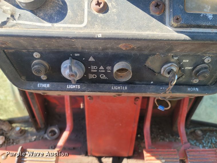 image for item LN9540 International 986  tractor