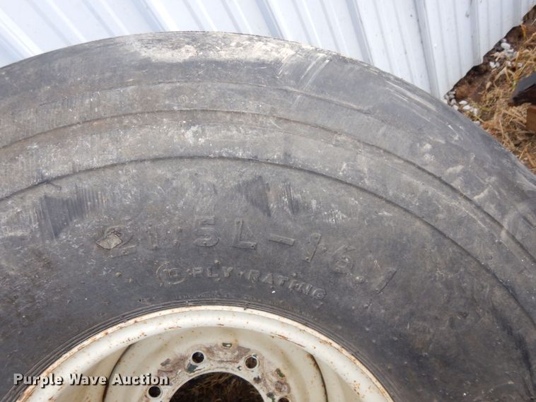 image for item LY9073 (8) tires and wheels