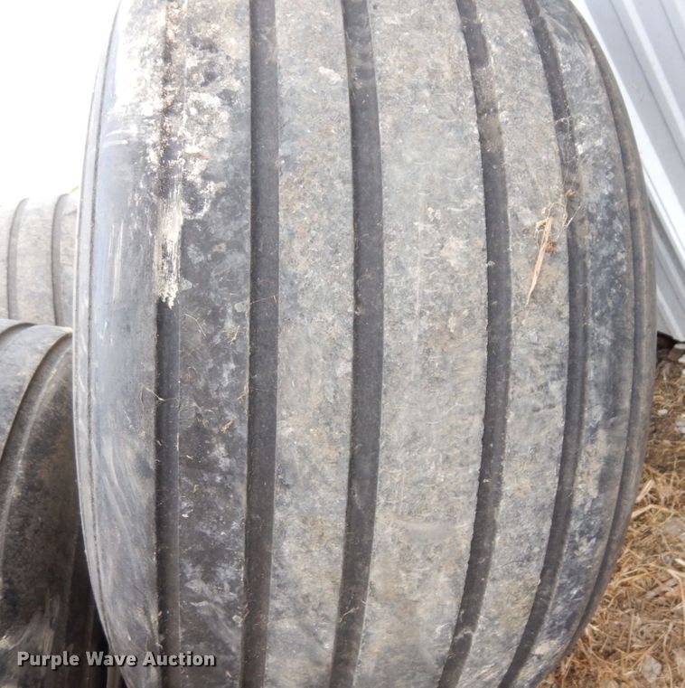 image for item LY9073 (8) tires and wheels