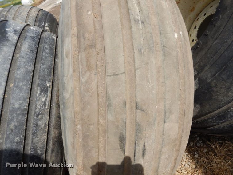 image for item LY9073 (8) tires and wheels