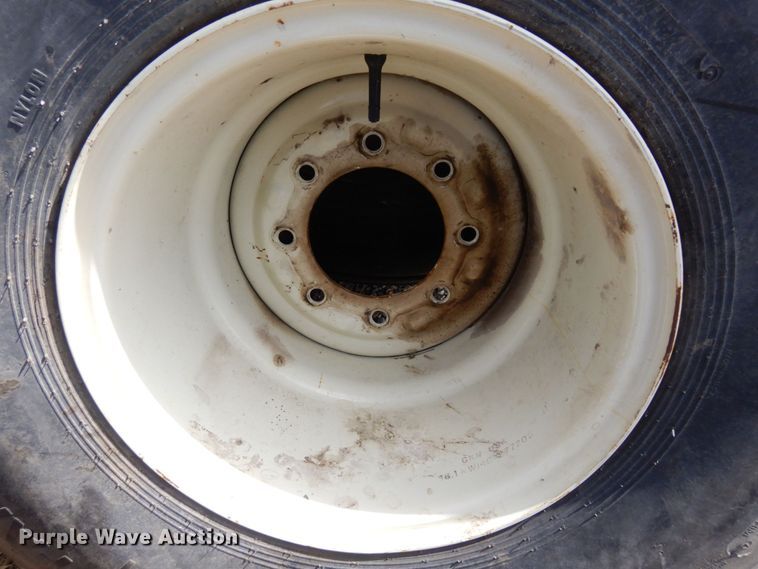 image for item LY9073 (8) tires and wheels