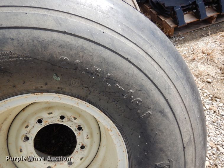 image for item LY9073 (8) tires and wheels