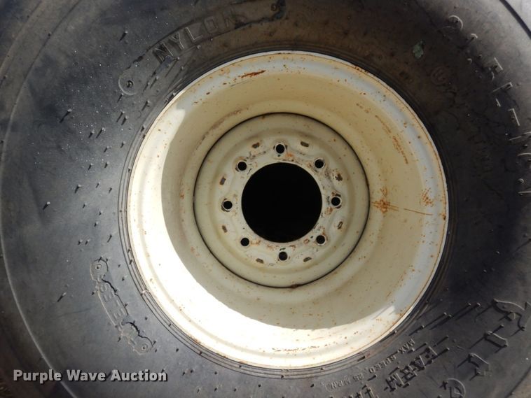 image for item LY9073 (8) tires and wheels