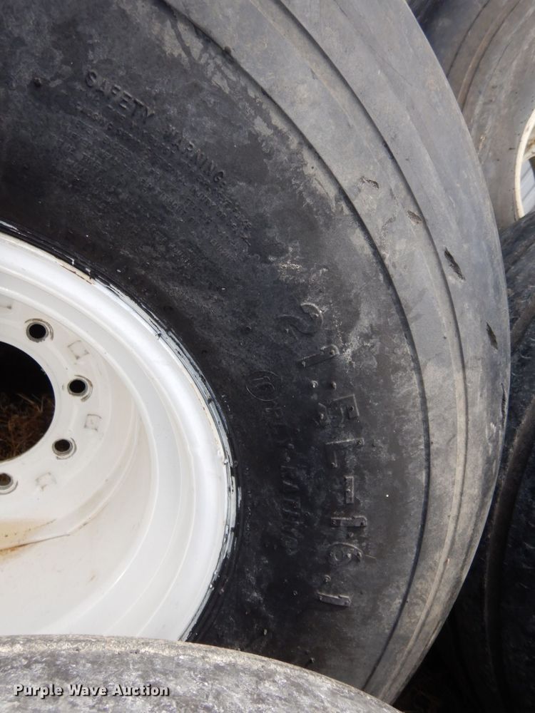 image for item LY9073 (8) tires and wheels