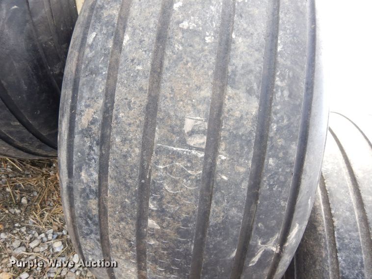 image for item LY9073 (8) tires and wheels