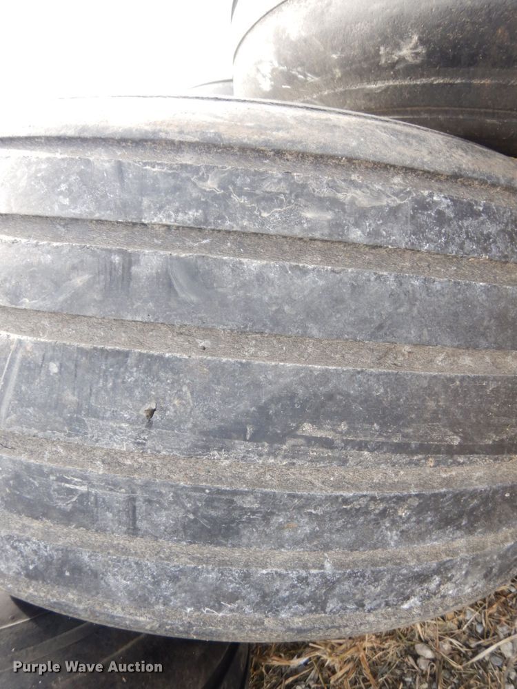 image for item LY9073 (8) tires and wheels