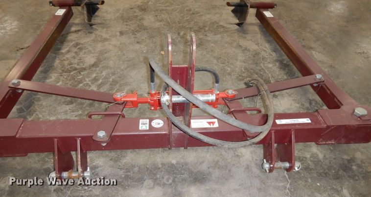 image for item LY9076 Tri-L  bale unroller