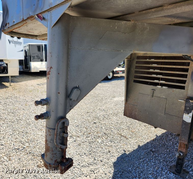 image for item MK9303 1991 Maxwell  livestock trailer