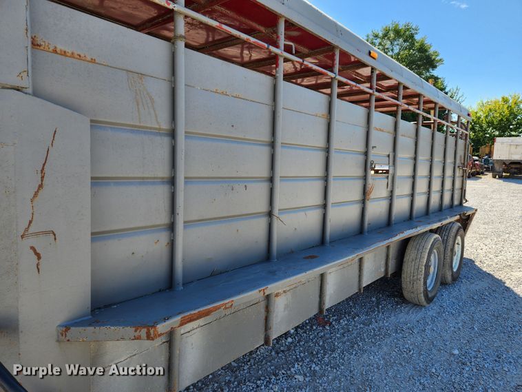 image for item MK9303 1991 Maxwell  livestock trailer