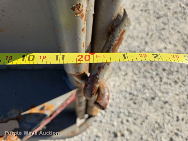 image for item MK9303 1991 Maxwell  livestock trailer