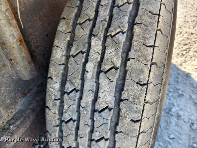 image for item MK9303 1991 Maxwell  livestock trailer