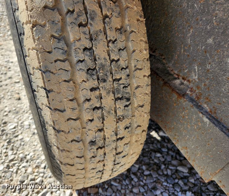 image for item MK9303 1991 Maxwell  livestock trailer