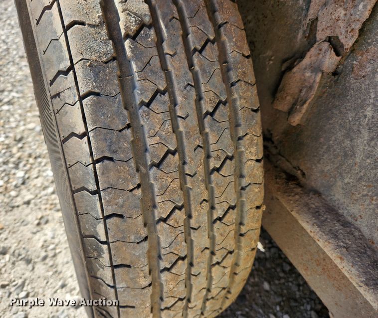 image for item MK9303 1991 Maxwell  livestock trailer