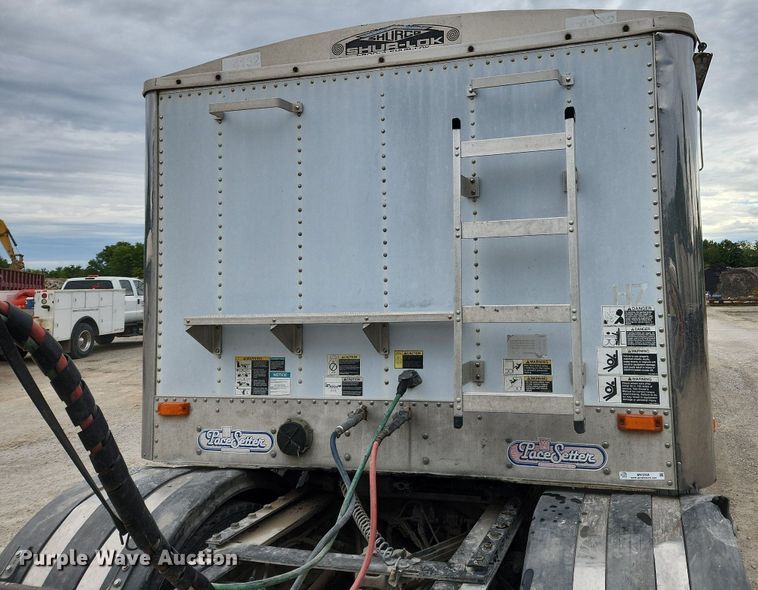 image for item MK9368 1999 Wilson DWH-400  grain trailer