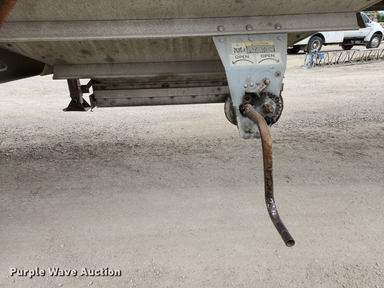 image for item MK9368 1999 Wilson DWH-400  grain trailer