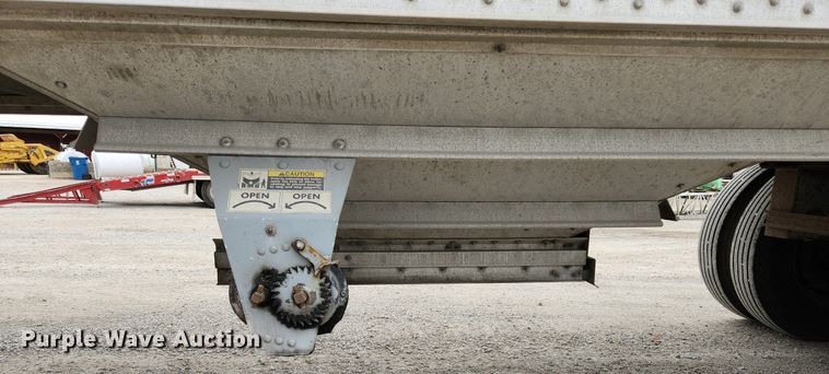 image for item MK9368 1999 Wilson DWH-400  grain trailer
