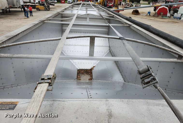 image for item MK9368 1999 Wilson DWH-400  grain trailer