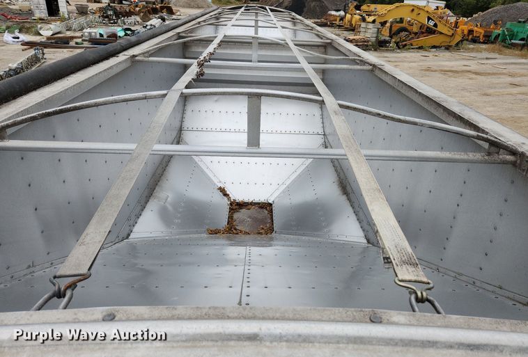 image for item MK9368 1999 Wilson DWH-400  grain trailer