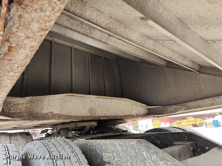 image for item MK9368 1999 Wilson DWH-400  grain trailer