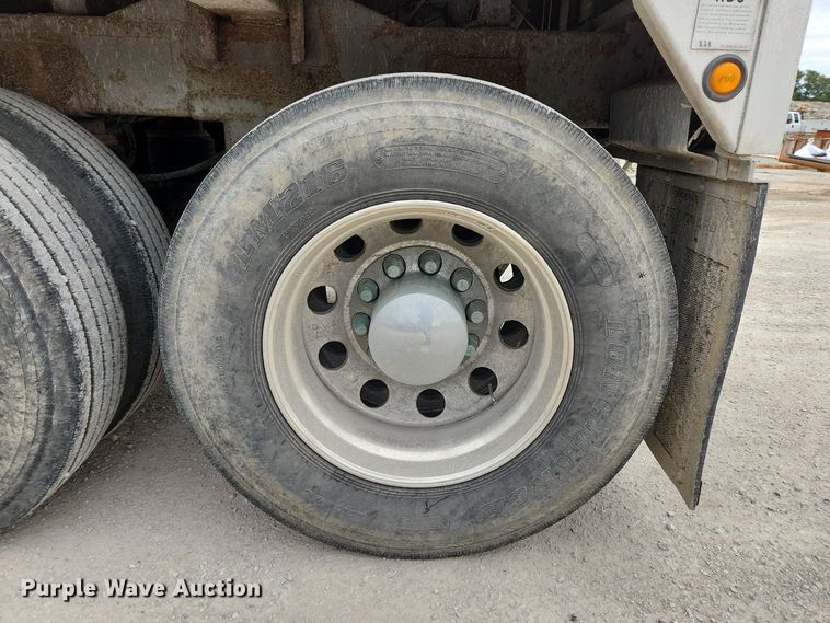 image for item MK9368 1999 Wilson DWH-400  grain trailer