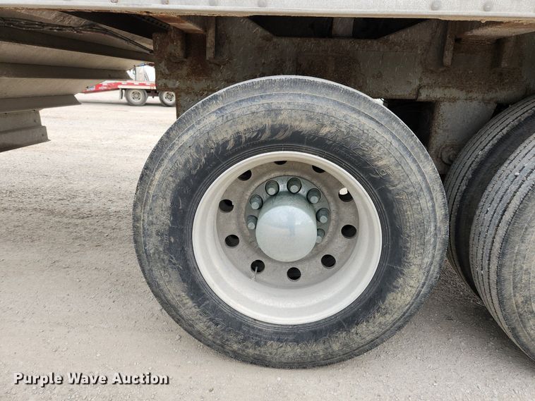 image for item MK9368 1999 Wilson DWH-400  grain trailer