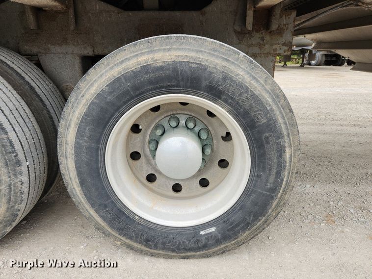 image for item MK9368 1999 Wilson DWH-400  grain trailer