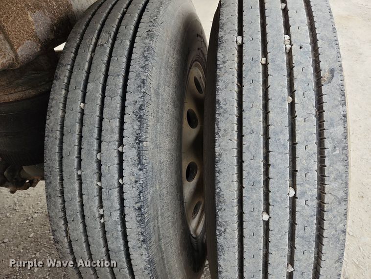 image for item MK9368 1999 Wilson DWH-400  grain trailer